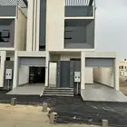 للبيع دور أرضي مع مدخل سياره قريب من حديقة المحاله والأستاد
