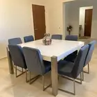 طاولة طعام نظيفة جدا