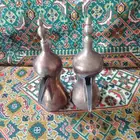 دلال قديمه وحده عليها ختمين وحده عليها ختم واحد