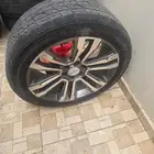 جنوط مع الكفرات مقاس 22. 5 حبات للبيع مستعجل