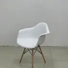 طاولات وكراسي بلاستيك