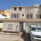 فيلا للبيع دور وثلاث شقق حي الرمال الذهبي