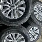 جنوط بلاتينيوم مقاس 18 مع كفرات كوماهو مقاس 275.65.18