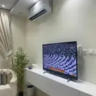 طاولات تلفزيون تنفع معلقه او على الارض
