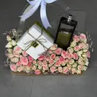 تغليف هدايا وتنسيق ورد