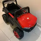 سيارة اطفال كهربائيه