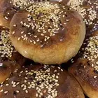 لذيذه وطريه و شكلها يفتح النفس بحشوه التمر