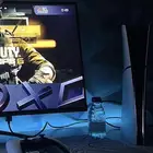 سوني 5 مع يده