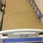 سرير طبي يدوي