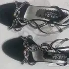 احذية نسائي جديد ومستعملة للبيع مشكل سكتشرز ونسائي كعب وسط