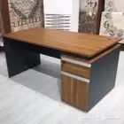 طاولة مكتب