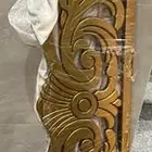 ستائر وطاولات ولوحة