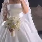فستان عروس مع طرحة وجيبون ب1000