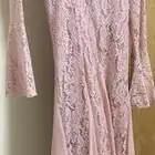 فستان وردي اللبيع شبه مستخدم مقاسS