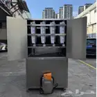 مكينة تصنع مكعبات الثلج