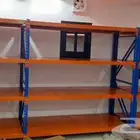 يوجد لدينا رفوف سوبر ماركت ومستودعات وكاشيرت