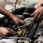 مكانيكي متنقل في صيانة السيارات