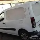 سيارة بيجوت مديل 2017 الاستماره منتهيه لها سته أشهر