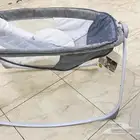 سرير وهزاز اطفال