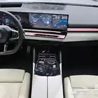 مملوكة لدي العصيمي قيد الشحن_BMW 520i MKIT بلاك اديشن_2025