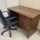 مكتب و كرسى مكتب   شاشة سامسونج وطاولة مع حامل للشاشة