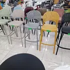 كراسي وطاولات جديدة