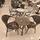 كراسي خارجية وطاولات