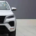 تتوفر فئات تويوتا فورتشنر لمبيعات البنوك ديزل بنزين بدون ربح