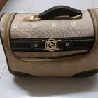 كعب نسائي ماركة Lewre وشنطة لحمل المكياج