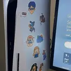 سوني فايف معه يده