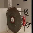 منشار خرسانه للبيع بحاتله معه عدد 2 ريشه