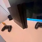 سوني فور نضيف فيه مايقارب است أو سبع حسبات فيه العاب كثيره