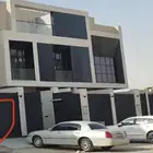 دور من طابقين في العارض