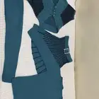 طقم صوف اربع قطع بي 100جديد