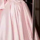 فستان من براند اسبار