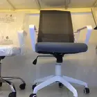 حديث كراسي وطاولات مكتب