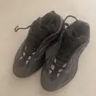 جزمة ييزي اصليه yeezy shoes