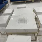 البيع. طاوله. مع خدمه