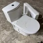 مرحاض ومغسله يدين