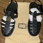 للبيع حذاء قوتشي جديد