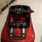 سيارة أطفال