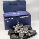احذيه ديور ولويس فيتون
