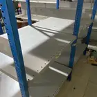 رفوف مستودعات قطع غيار