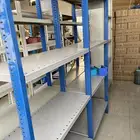 رفوف مستودعات قطع غيار