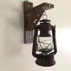 فانوس تراثي مع قواعد جدارية