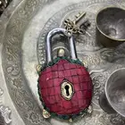 قفل من النوادر قديم نحاس مطعم ب احجار كريمه