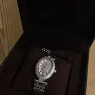 ساعة بحبات ألماس