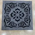 طقم مجوهرات مع صندوقه