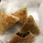 مع الاجواء الحلوه يبي لها سمبوسه على شاي جمر