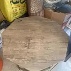 طاولة وفرشتين
